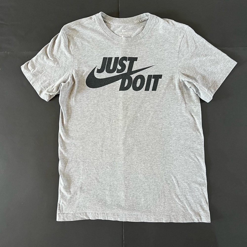 Nike Just Do It Men's Small Gray Black Shirt Top Tee